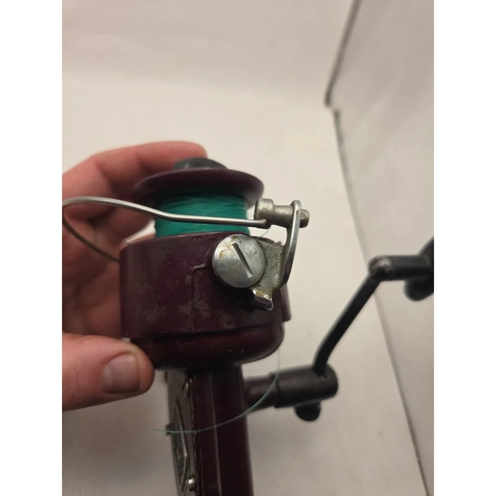 Vintage Shakespeare Sea Wonder 2081 Open Face Spinning Reel Fishing Purple Good